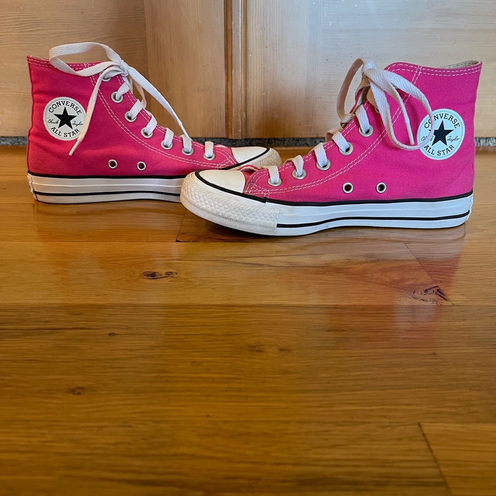 Women’s Converse Pink Sneakers